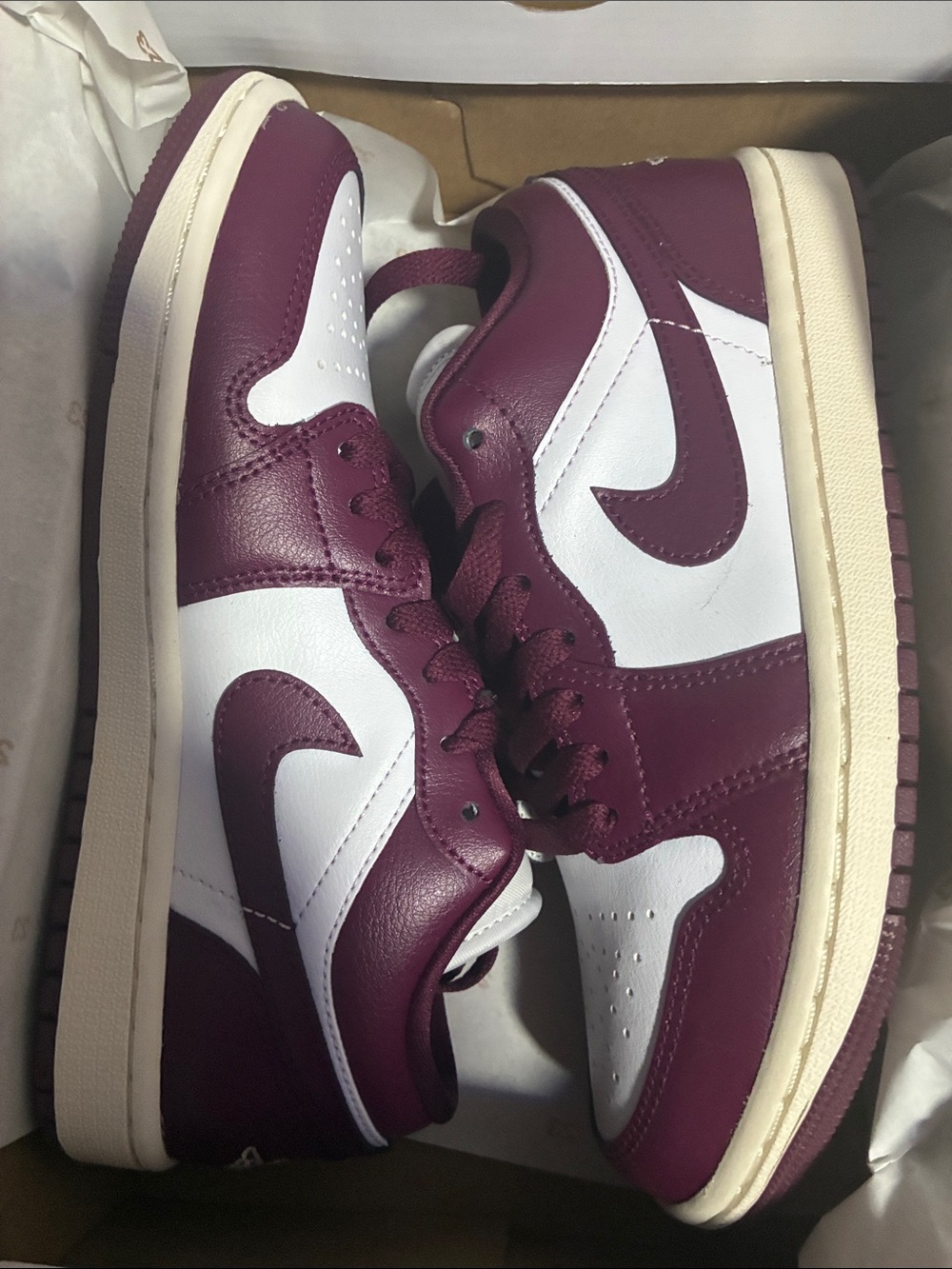 Nike Low Top Sneakers - White & Burgundy